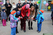 Анна Миленина и Михалина Лысова подарили спортивную площадку детям с нарушением зрения детского сада г. Екатеринбурга 