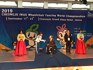 Флаг чемпионата мира по фехтованию на колясках IWAS передан России, как принимающей стране следующего чемпионата