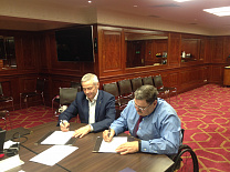 П.А. Рожков и президент IWAS Пол де Пас подписали дополнительное соглашение к основному соглашению о проведении Всемирных игр IWAS, которые пройдут в г. Сочи с 26 сентября по 3 октября 2015 года