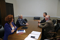 П.А. Рожков в офисе ПКР встретился с президентом Российской федерации стрельбы из лука В.Н. Ешеевым